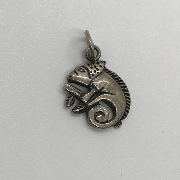 Silver Lizard/Gecko Pendant - Picture 2 of 3